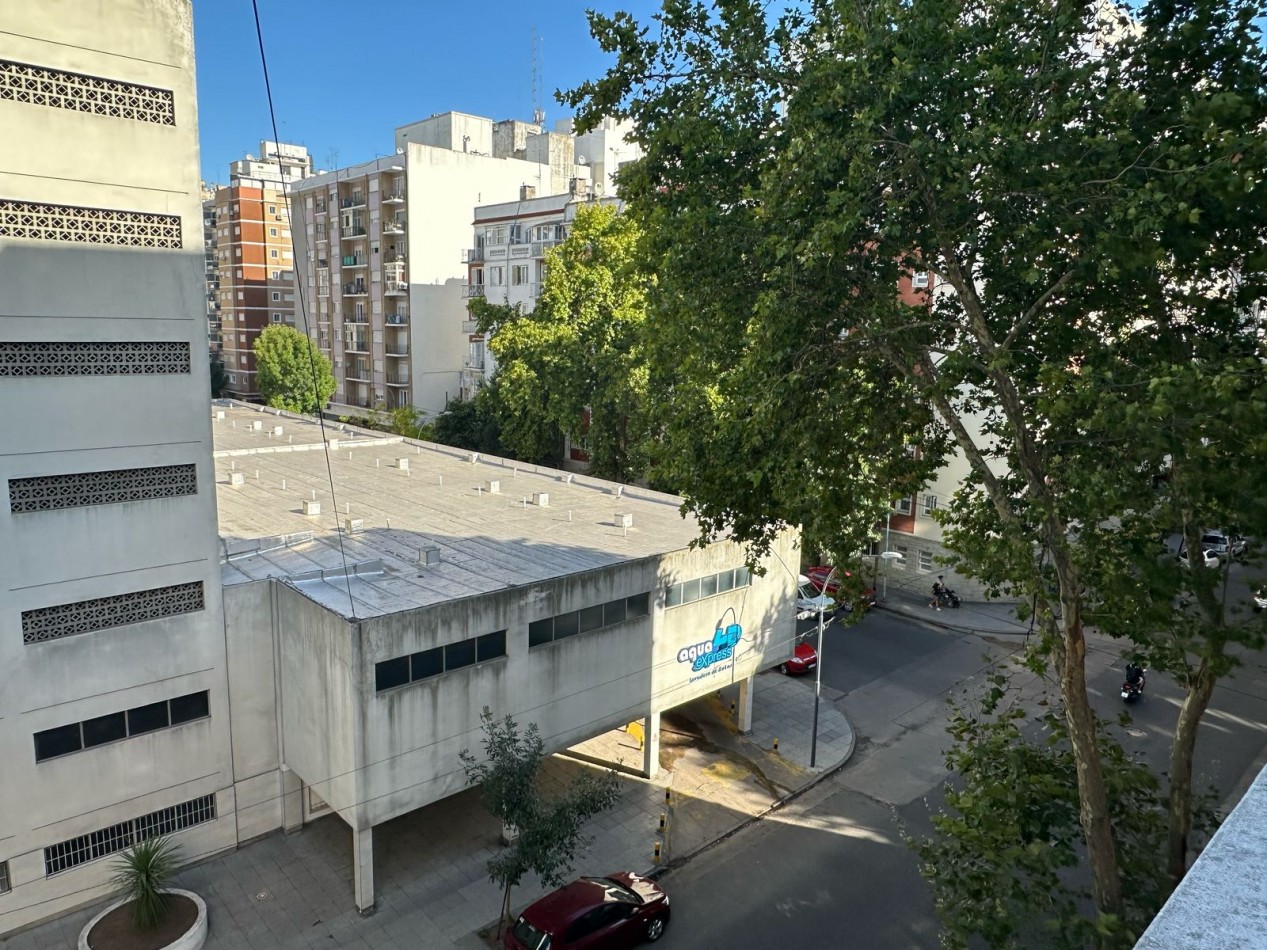 venta de luminoso monoambiente totalmente reciclado al frente