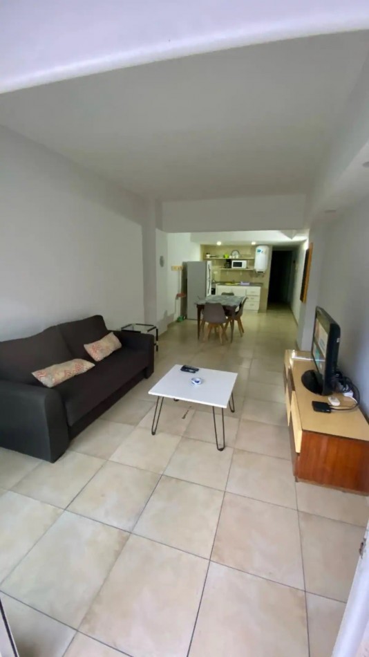 venta de excelente  departamento de dos ambientes en plena zona del shopping Aldrey 