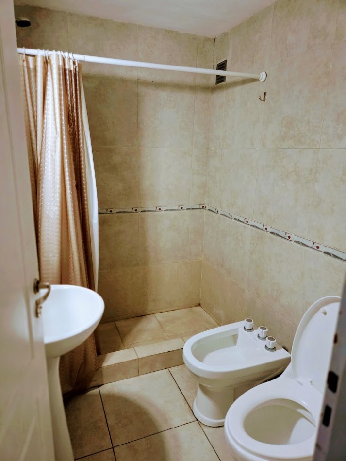 venta de excelente  departamento de dos ambientes en plena zona del shopping Aldrey 